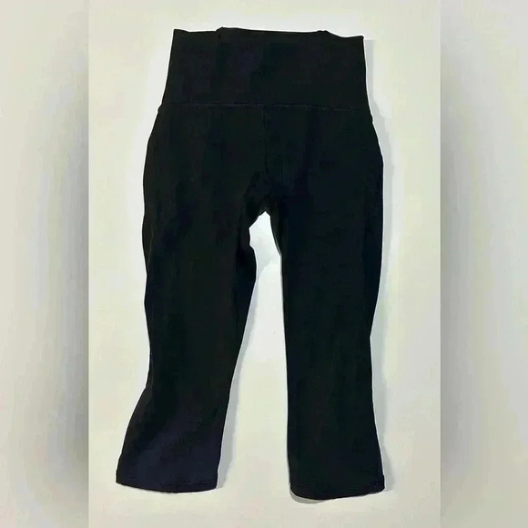 Like new, Women’s Lululemon Train Times Crop (17")
Black, Size 4 - Picture 4 of 4
